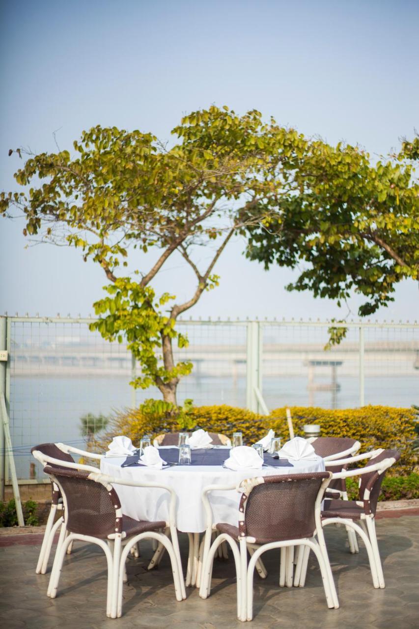 Hotel Akbars Kinara Gujrat Ngoại thất bức ảnh